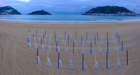 Fototapeta premium La Concha Beach and Bay with Mount Igueldo and Mount Urgull, San Sebastian, Basque Country, Spain