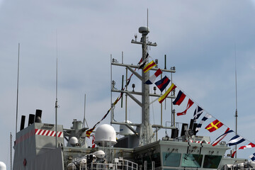 A military ship radar tower on a white sky © Richard Nantais