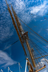Details of a tall sailship mast © Richard Nantais