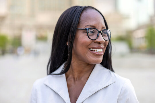 Portrait of a happy businesswoman smiling in the city
