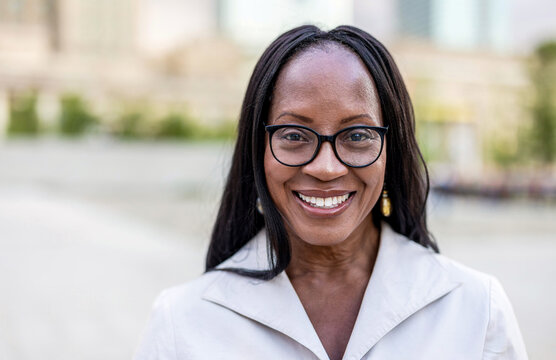 Portrait of a happy businesswoman smiling in the city
