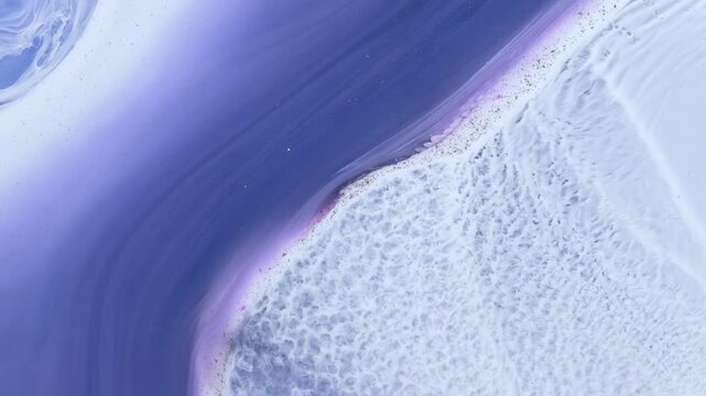 Mixing alcohol inks and epoxy resin for artistic creations indoors