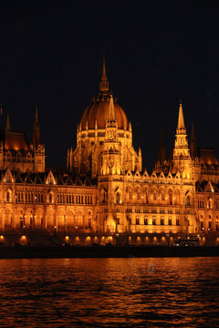 hungarian parliament building at night, budapest