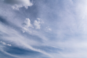Obraz premium Blue sky with delicate cirrus clouds background on a sunny day