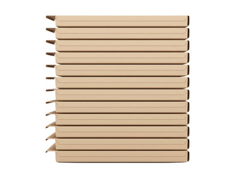 Une pile verticale de bo&icirc;tes en carton plat de couleur marron isol&eacute;es sur un fond blanc, parfaites pour le stockage, l'exp&eacute;dition, la logistique ou les besoins d'emballage professionnel.