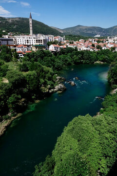 The Old Bridge (Stari Most) at Mostar, a rebuilt 16th-century Ottoman bridge, Mostar, Bosnia and Herzegovina