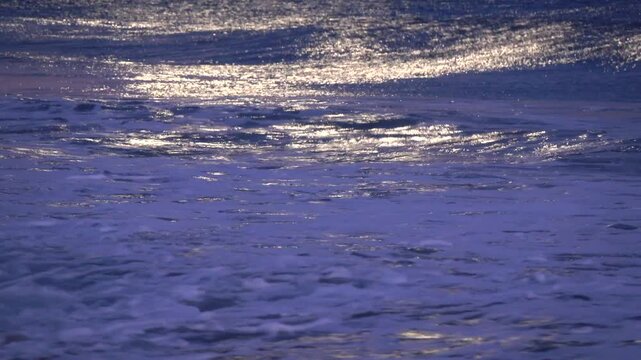 月光の波