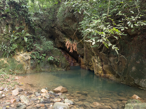 Recorrido entre monta&ntilde;as y rios en Panama