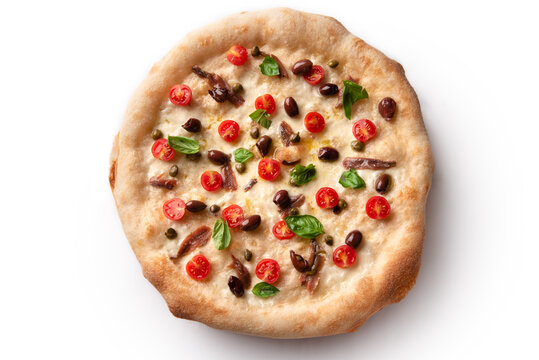 Pizza italiana con alici, pomodorini, mozzarella, olive, capperi e basilico 