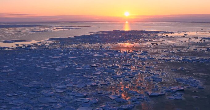 能取岬からオホーツク海の流氷と日の出