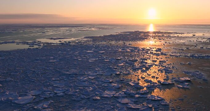 能取岬からオホーツク海の流氷と日の出