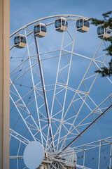 ferris wheel against blue sky © Boriss