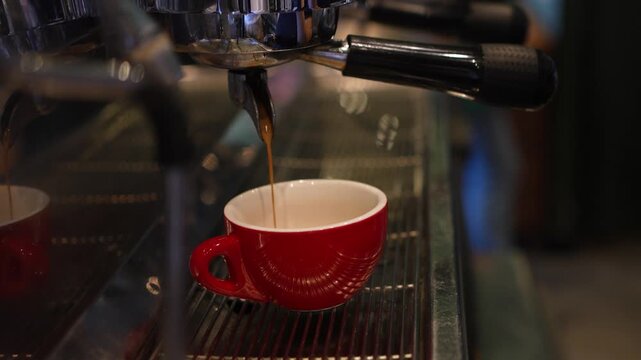 Espresso extraction into ceramic cup