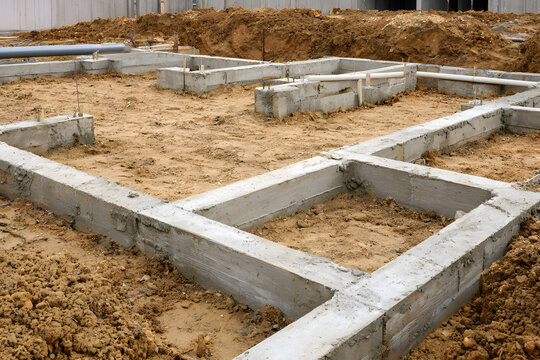 Foundation footing for construction sites, shallow foundations, concrete beams for the ground floor, and water pipeline structures