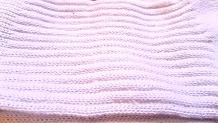Naklejka premium Soft white knitted fabric showing detailed rhythmic horizontal ribbed wool texture