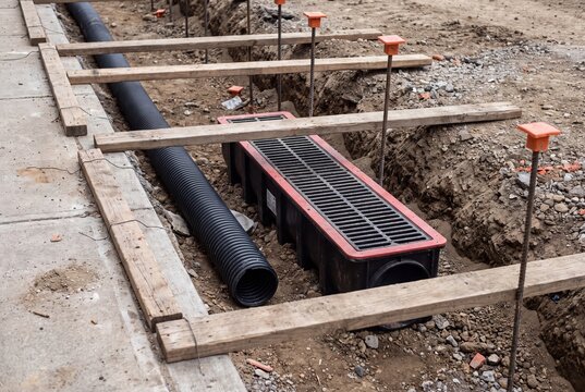 Drainage system installation in a dirt trench