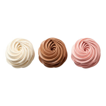 Tres merengues decorativos con forma de roseta en colores blanco, chocolate y rosa, dispuestos sobre un fondo blanco limpio, ideales para reposter&iacute;a creativa y dise&ntilde;o de postres.