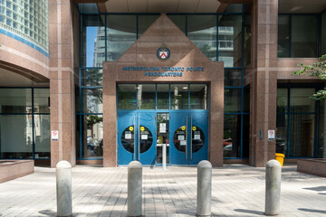 Fototapeta premium Toronto, ON, Canada - August 21, 2026: The entrance of the Toronto Police Headquarters in downtown Toronto, Ontario, Canada. 