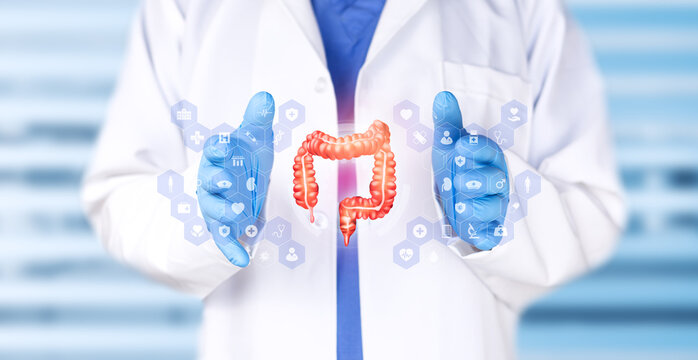 T&iacute;tulo Doctor examining an illustration of the large intestine. Background with medical technology, colon cancer, gastroenterology and pathology with a soft bokeh effect.