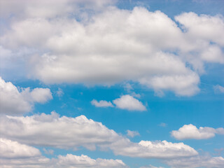 Obraz premium Clear blue summer sky above White Plains in Westchester County, New York