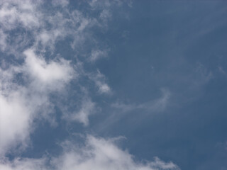 Obraz premium White fluffy cloud floating in clear blue sky