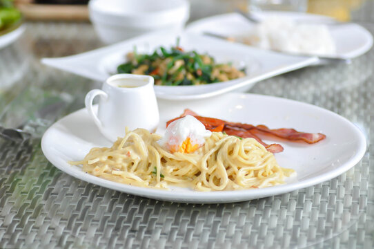 pasta or pasta carbonara or spaghetti or spaghetti carbonara with bacon and egg
