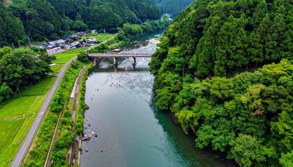 Fototapeta premium 日本の田舎のきれいな川の俯瞰した写真