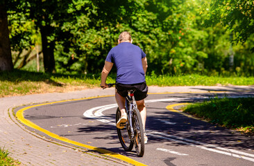 Naklejka premium Cyclist ride on the bike path in the city Park 