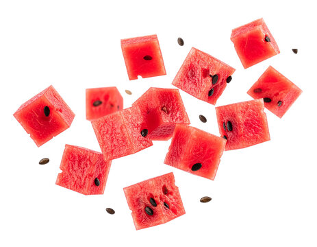 Fallende Wassermelonen-W&uuml;rfel isoliert auf transparentem Hintergrund