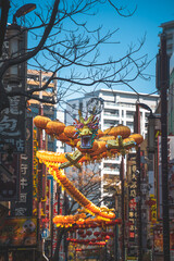 赤い提灯と龍の装飾が彩る横浜中華街 © 健吾 中込