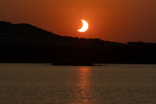 Solar Eclipse 2026 at Sunset Over Lake and Mountain Landscape - Alca&ntilde;iz - Spain