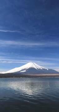 山中湖と富士山