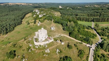Średniowieczny Zamek obronny w Mirowie, Wyżyna Krakowsko-Częstochowska, Szlak Orlich Gniazd, na Jurze, Polska, Europa © Albin Marciniak