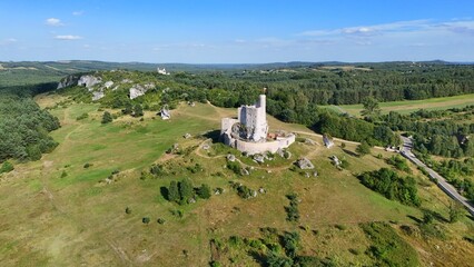 Średniowieczny Zamek obronny w Mirowie, Wyżyna Krakowsko-Częstochowska, Szlak Orlich Gniazd, na Jurze, Polska, Europa © Albin Marciniak