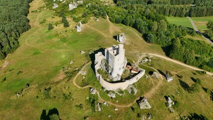 Średniowieczny Zamek obronny w Mirowie, Wyżyna Krakowsko-Częstochowska, Szlak Orlich Gniazd, na Jurze, Polska, Europa © Albin Marciniak
