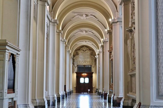 Roma - Navata di destra della Basilica di San Giovanni in Laterano