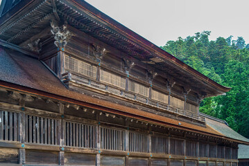 Obraz premium Long Wooden Veranda and Eaves at Izumo Taisha Grand Shrine