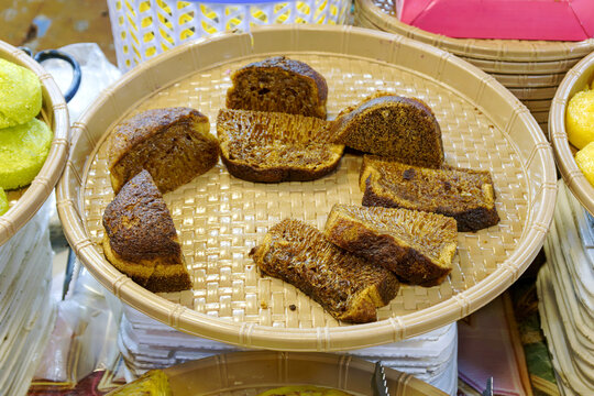 Traditional Vietnamese Banh Bo Nuong Thot Not, delicious palm sugar honeycomb cake displayed in market basket