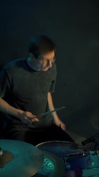 Vigorous rhythm creator with intense focus and lively style