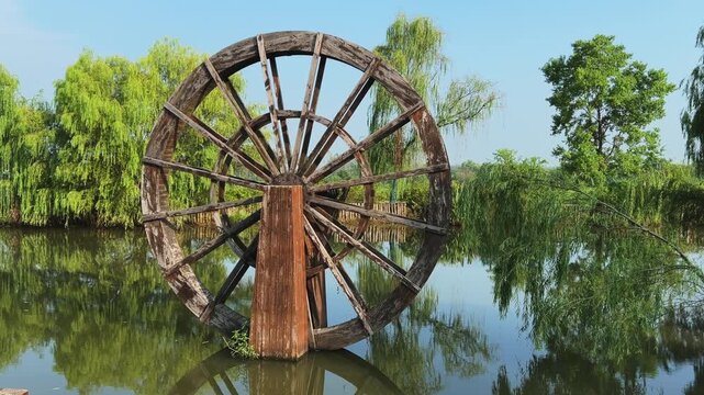 Hefei Xiao Lingnan Waterwheel Scene: Wooden Wheel Beside Lake with Willow Shadows in Pastoral Serenity
