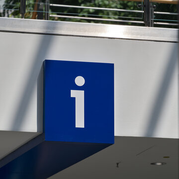 Symbol f&uuml;r eine Touristeninformation in einer deutschen Gro&szlig;stadt