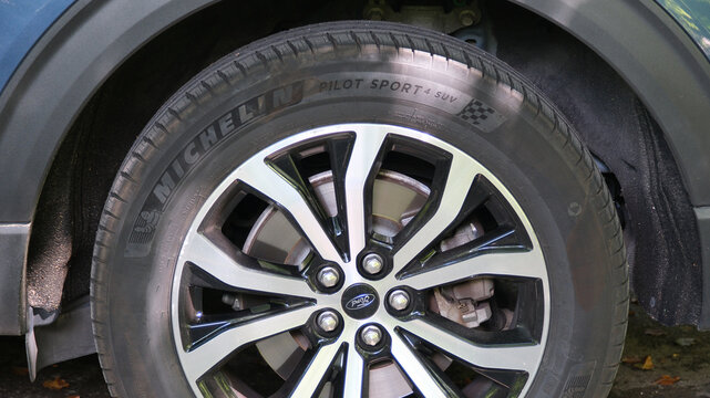 Ford Logo auf Ford SUV Auto Leichtmetall Felge mit Michelin Pilot Sport Reifen, Z&uuml;rich 22.8.2026