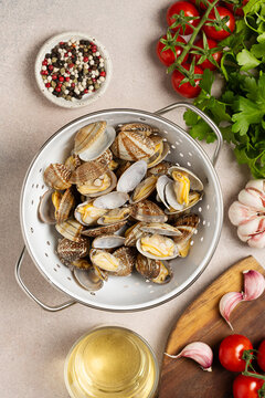 Vongole clams with tomato garlic and parsley ingredients