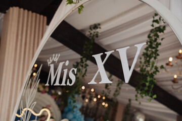 Mirror with "Mis XV" text in Spanish © Marco
