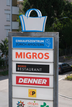 Einkaufen in Z&uuml;rich, Migros, Denner, Post und Dropa Drogerie Logo beim Einkaufszentrum Z&uuml;rich Affoltern in der Schweiz, Z&uuml;rich 22.8.2026
