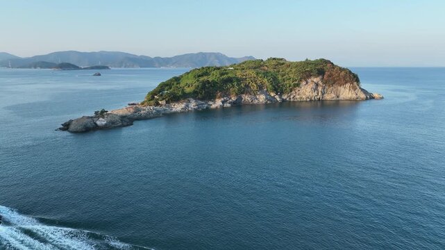 여수 안도 섬 안도대교 해수욕장 해변 모래사장 바다 남해 남해바다 항구 어항 방파제 선착장 마을 어촌마을 산 전경 풍경 자연 해안 해안가 수평선 연륙교 다리 교량 백사장 파도 바닷물 해수 해양 해양경관 지역경관 관광지 명소 휴양지 바닷가 어촌 정박 선박 포구