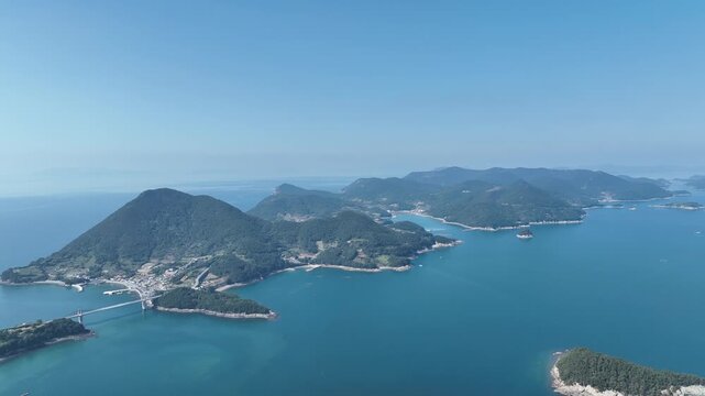 여수 안도 섬 안도대교 해수욕장 해변 모래사장 바다 남해 남해바다 항구 어항 방파제 선착장 마을 어촌마을 산 전경 풍경 자연 해안 해안가 수평선 연륙교 다리 교량 백사장 파도 바닷물 해수 해양 해양경관 지역경관 관광지 명소 휴양지 바닷가 어촌 정박 선박 포구