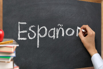 Hand writing Espanol on a classroom blackboard © nayefhammouri