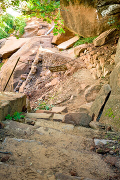 A sign blocking a closed hiking trail in Zion National Park, Utah