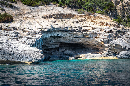 cala mariolu, limestone cliffs and turquoise water, coast of baunei, gulf of orosei, sardinia, sardegna, italy, mediterranean sea, vacation